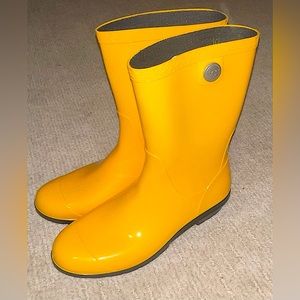 Rain boots with fur soles.